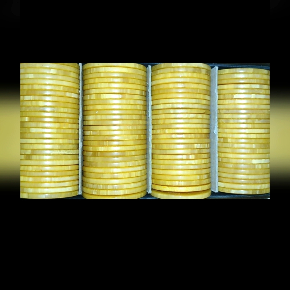 Vintage Bakelite Poker Chips 100 Yellow / Butterscotch Swirl Marble Chip